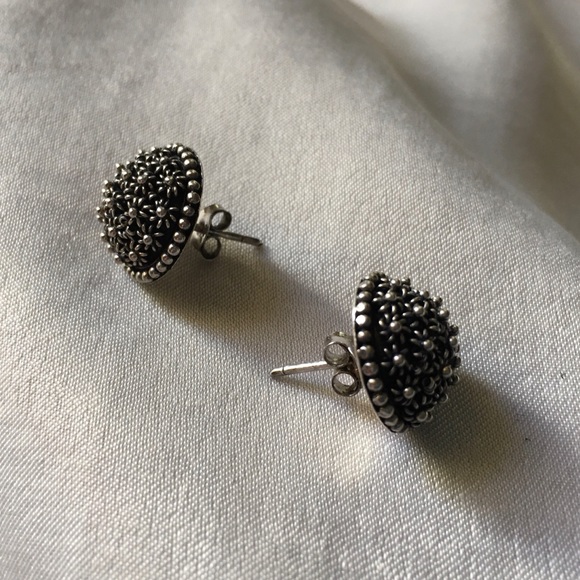Vintage .925 Sterling Silver Granulated Studs - Picture 4 of 8